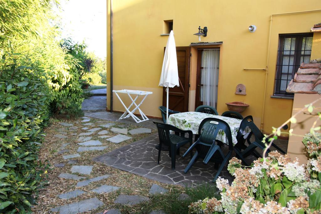 Agriturismo Poggio Al Tesoro Crespina Exterior foto